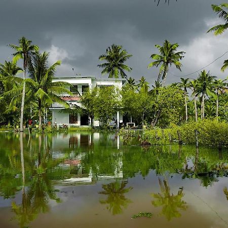 Aqua Green Home Stay Munroe Island Bagian luar foto