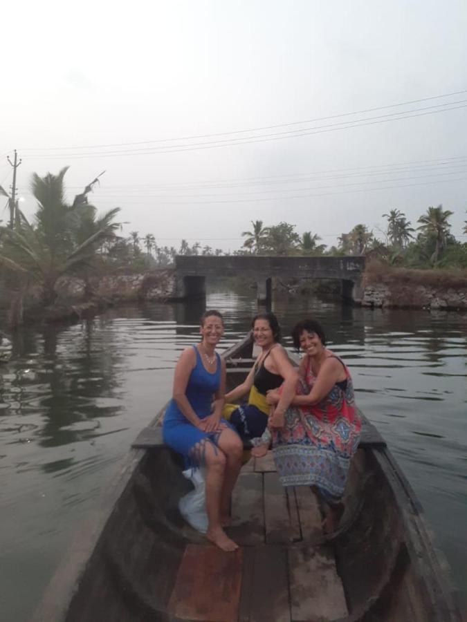 Aqua Green Home Stay Munroe Island Bagian luar foto